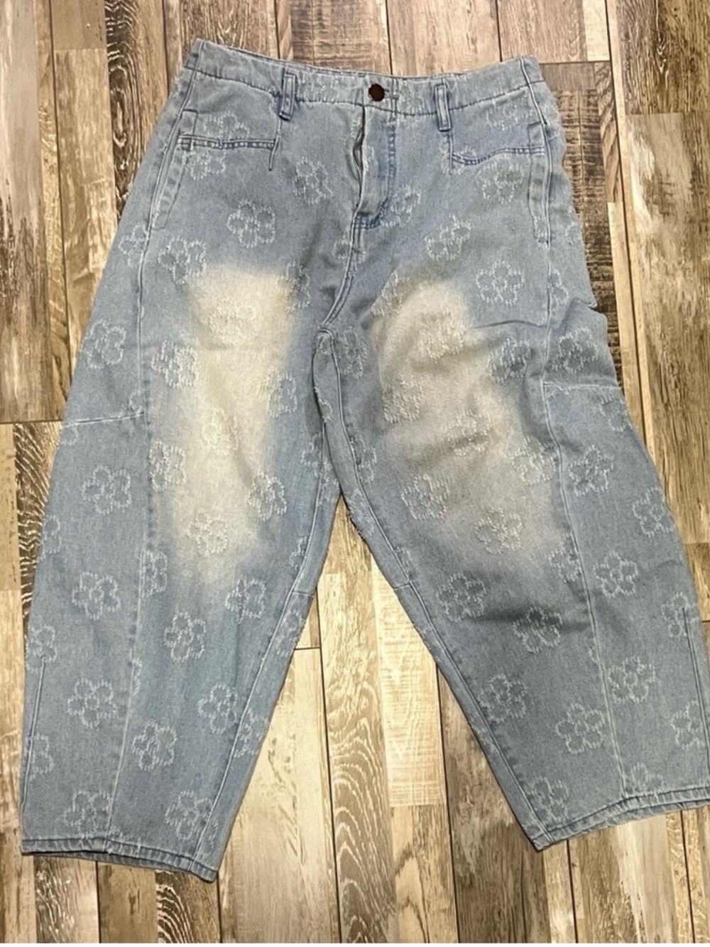 easel Light Blue Floral-Print Denim Cropped Jeans